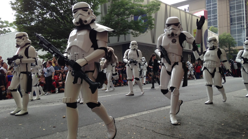 Illustration for article titled Vehicles Of The 2013 DragonCon Parade - Photo Dump